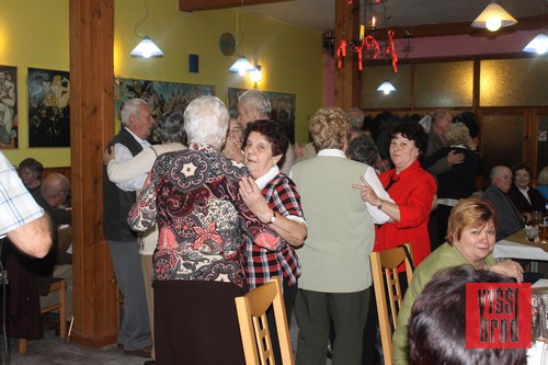Sváteční posezení pro seniory - 2011